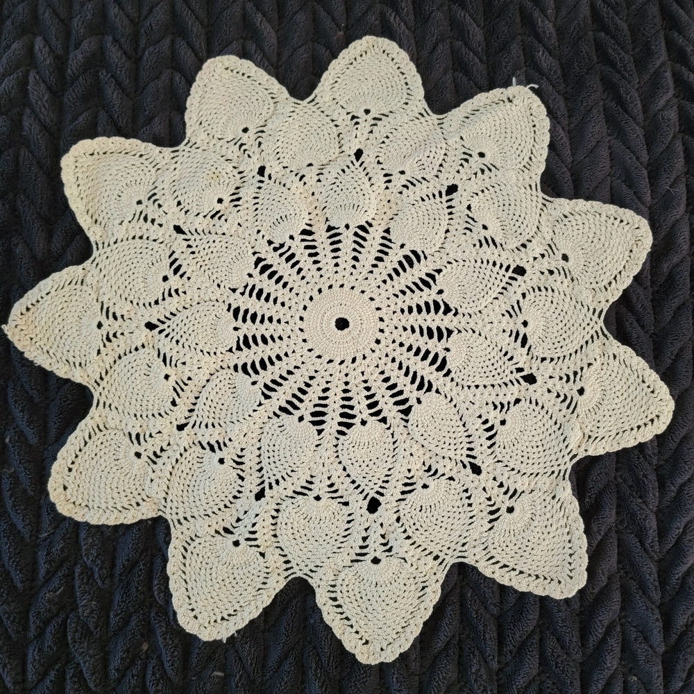 Vintage Doily Crochet Lace Hand Crafted Cream Lace Accent Decor Acorn Pattern